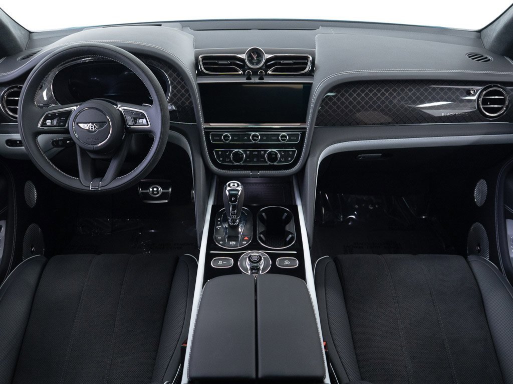 Used 2025 Bentley Bentayga image 27
