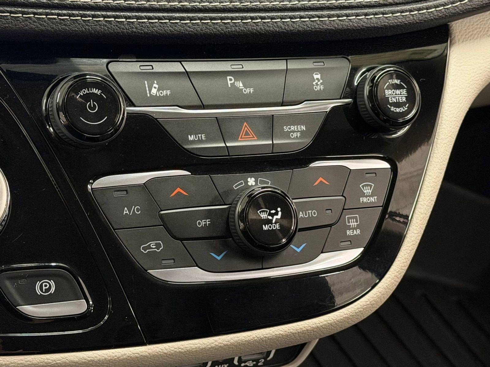 Used 2022 Chrysler Pacifica Touring-L image 26