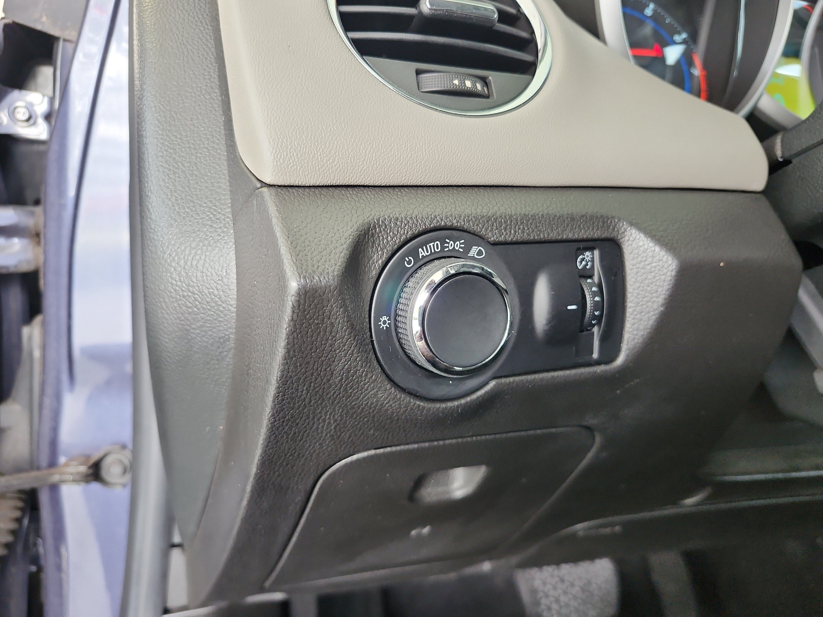 Used 2013 Chevrolet Cruze LS FWD image 14