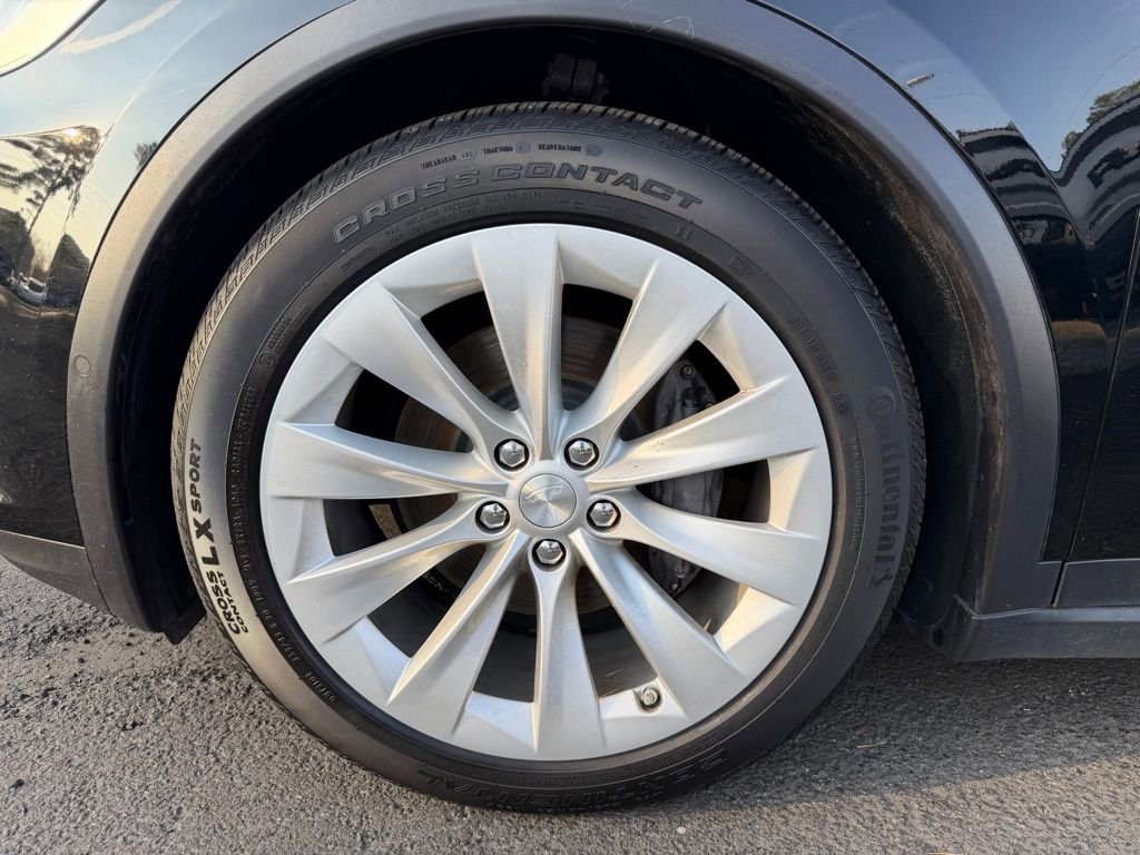 Used 2019 Tesla Model X 75D image 8