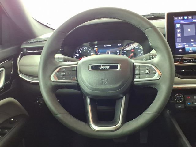 Used 2023 Jeep Compass Limited image 14