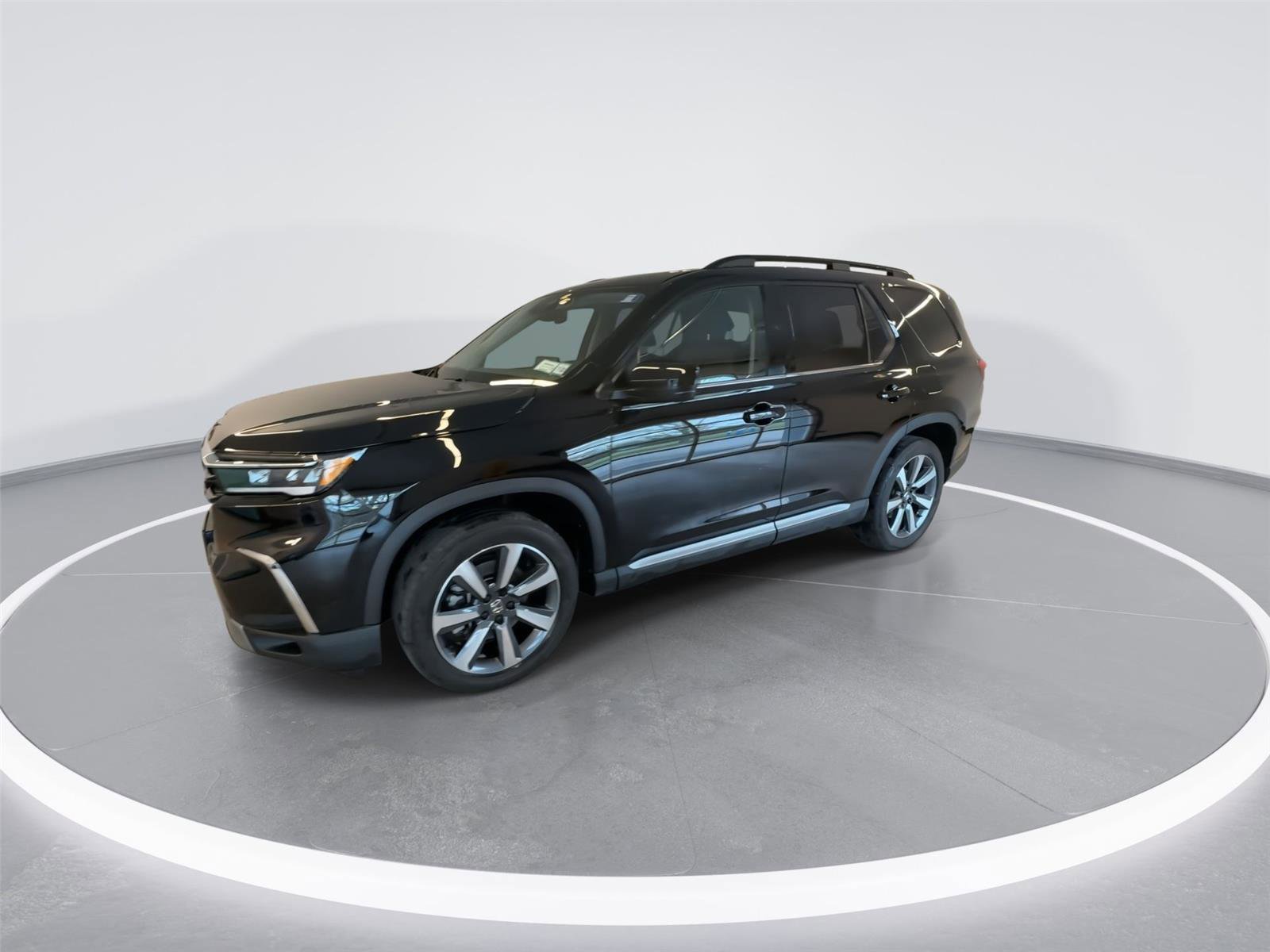 Used 2025 Honda Pilot Touring image 4