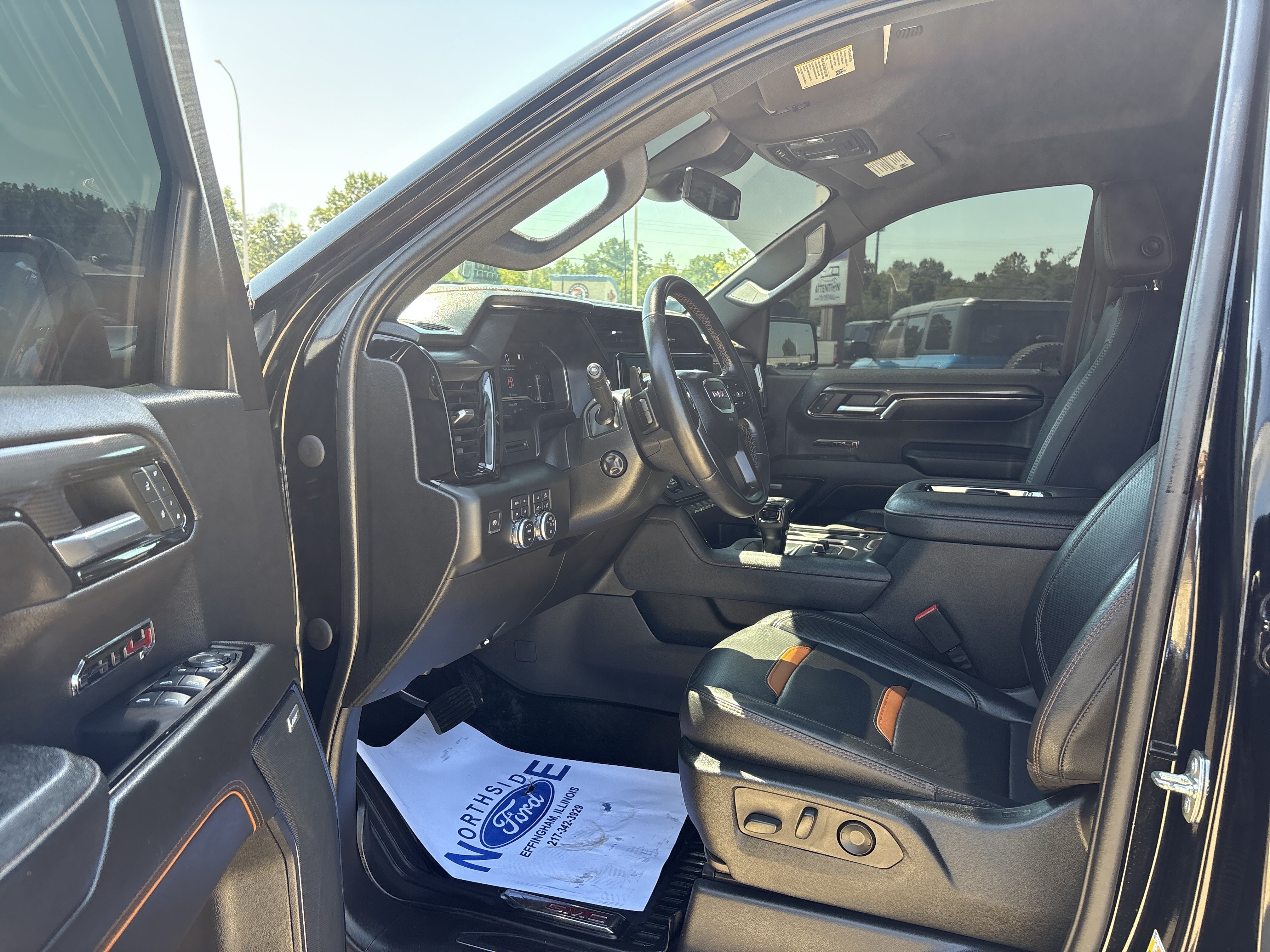 Used 2022 GMC Sierra 1500 AT4 w/ AT4 Premium Package AWD/4WD image 11