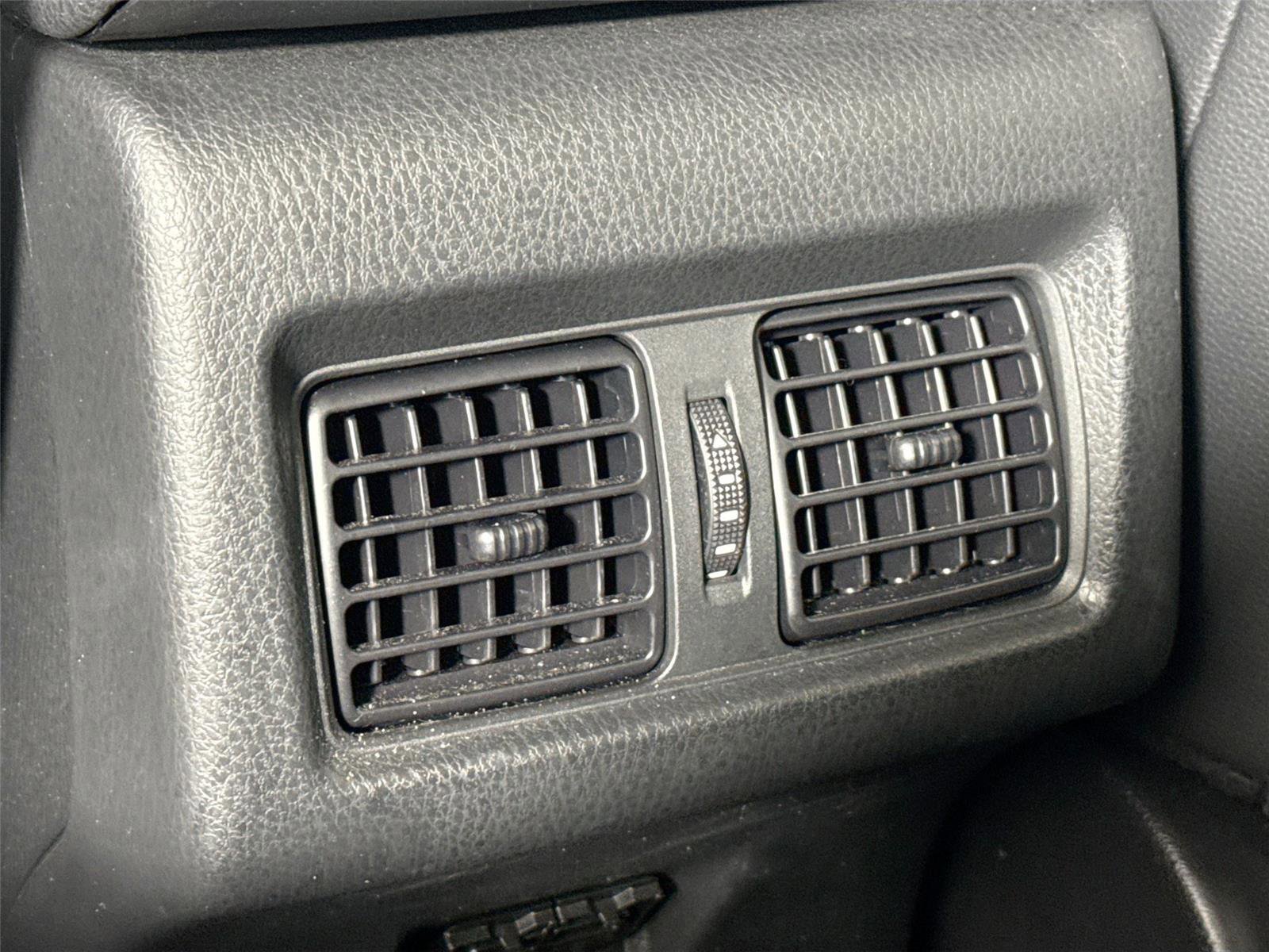 Used 2025 Toyota Camry XLE image 40