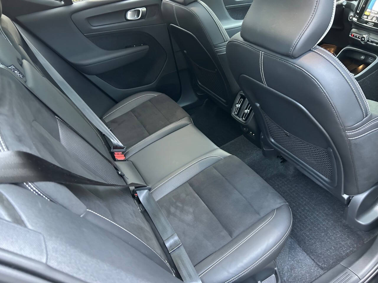 Used 2021 Volvo XC40 T5 R-Design w/ Advanced Package AWD/4WD image 24