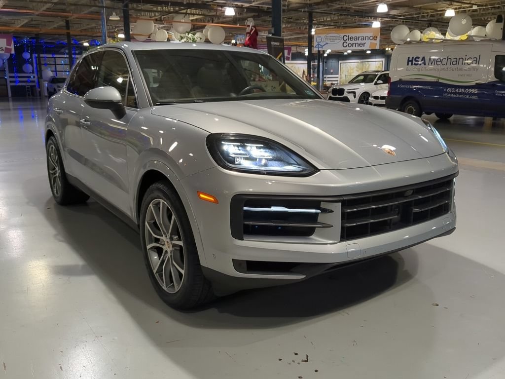 Used 2025 Porsche Cayenne AWD/4WD image 5