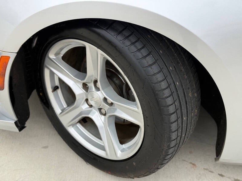 Used 2019 Chevrolet Camaro LT RWD image 11