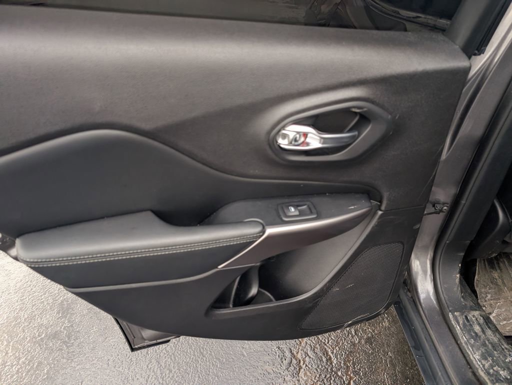 Used 2021 Jeep Cherokee Latitude Lux w/ Sun & Sound Group image 12