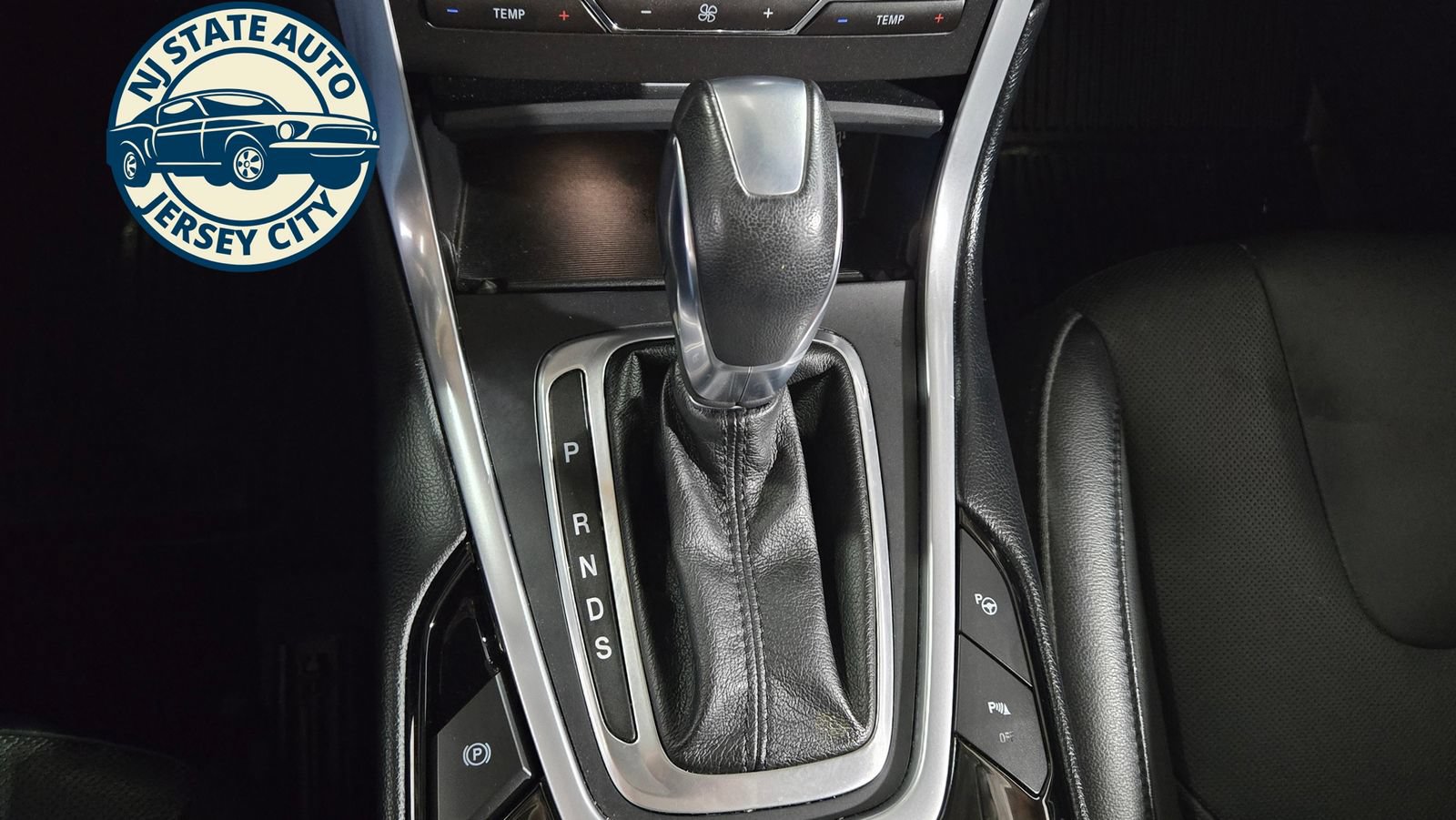 Used 2018 Ford Edge Titanium w/ Equipment Group 302A AWD/4WD image 19