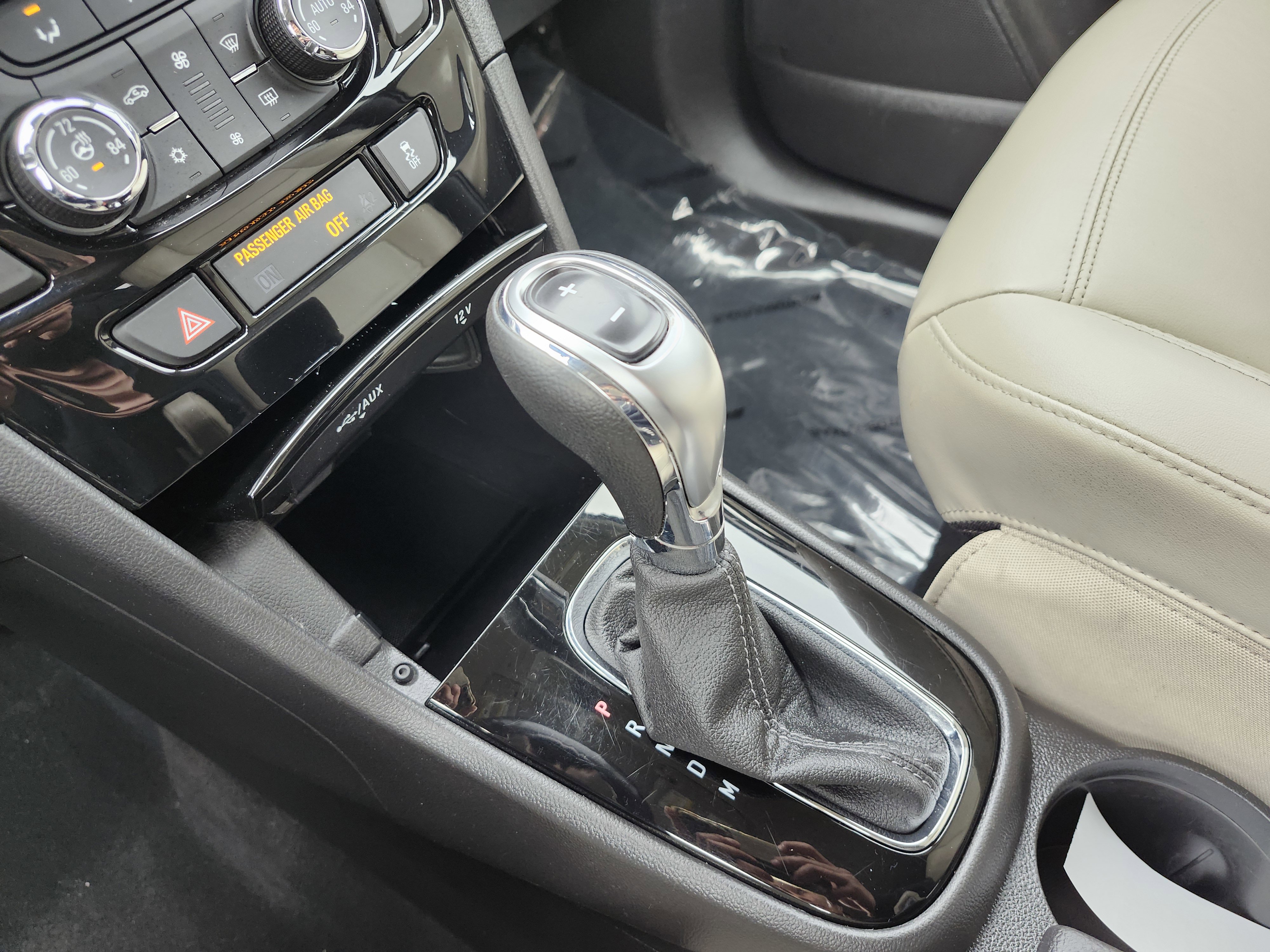 Used 2020 Buick Encore Essence AWD/4WD image 32