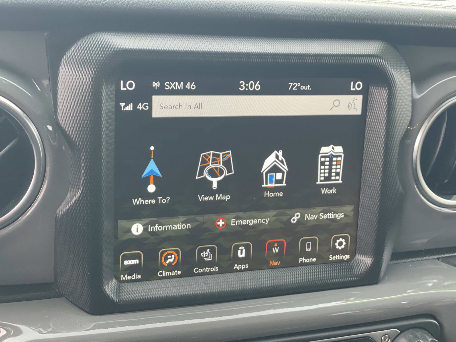 Used 2022 Jeep Wrangler Unlimited Sahara w/ Cold Weather Group image 14