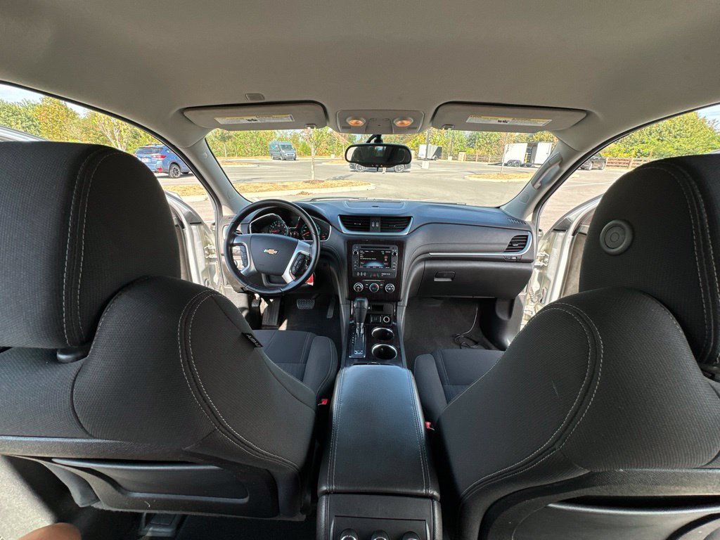 Used 2017 Chevrolet Traverse LT FWD image 26