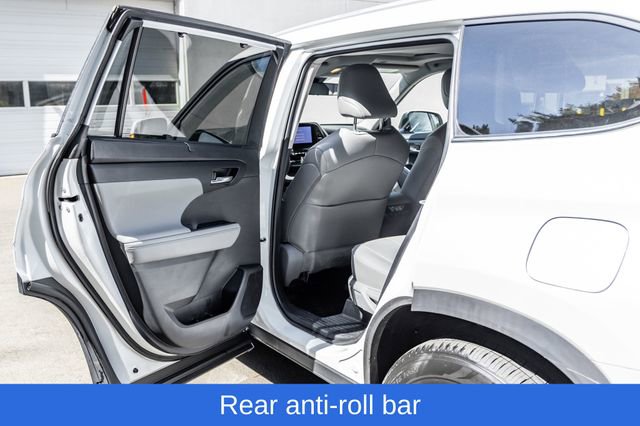 Used 2023 Toyota Highlander XLE AWD/4WD image 23