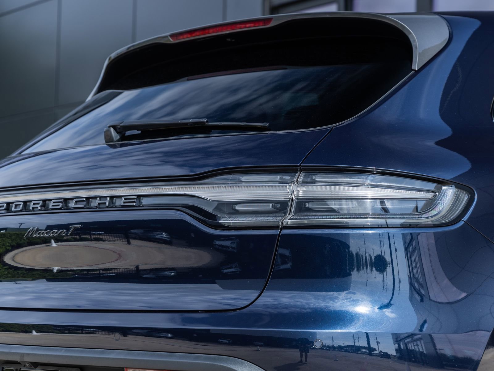 Certified 2023 Porsche Macan Turbo AWD/4WD image 16