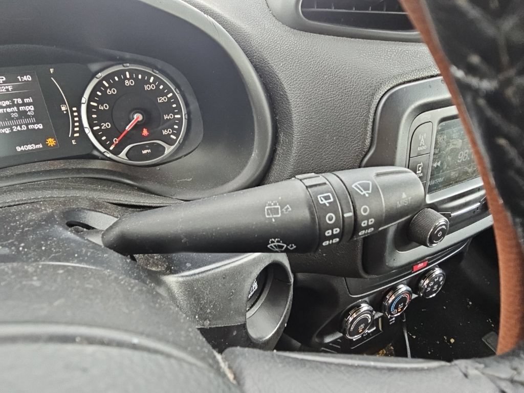 Used 2016 Jeep Renegade 75th Anniversary FWD image 34