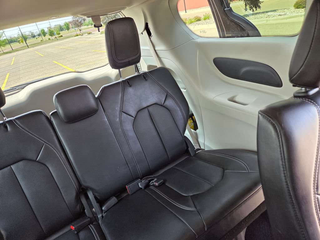 Used 2024 Chrysler Pacifica Touring-L FWD image 53