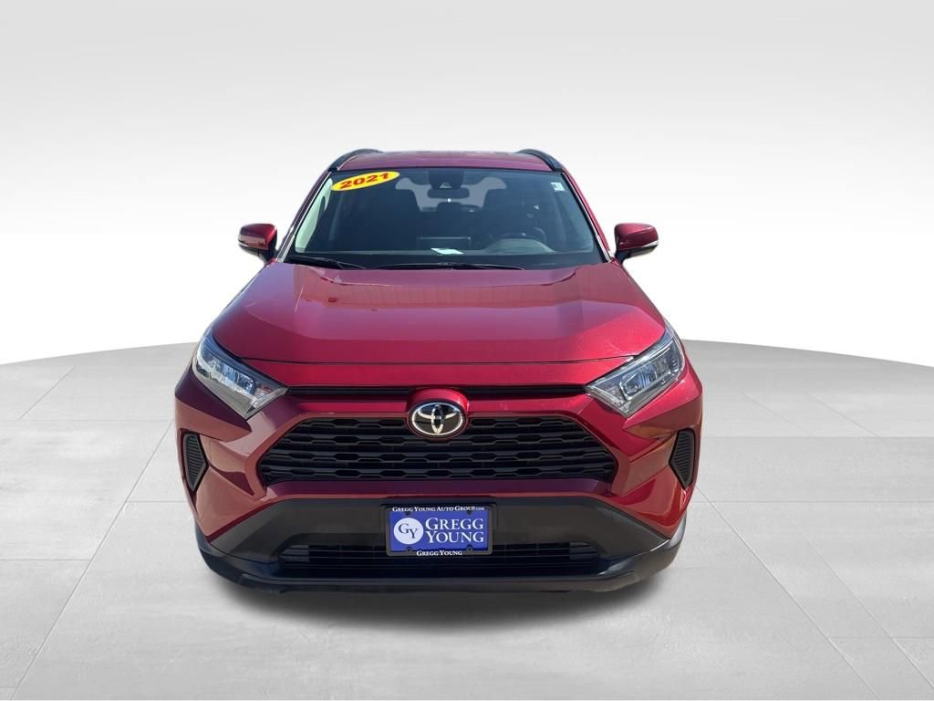 Used 2021 Toyota RAV4 LE AWD/4WD image 4