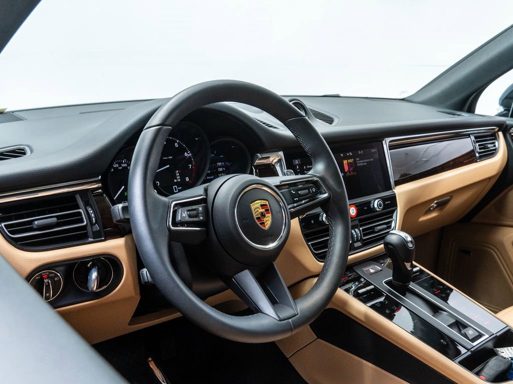 Used 2025 Porsche Macan image 13