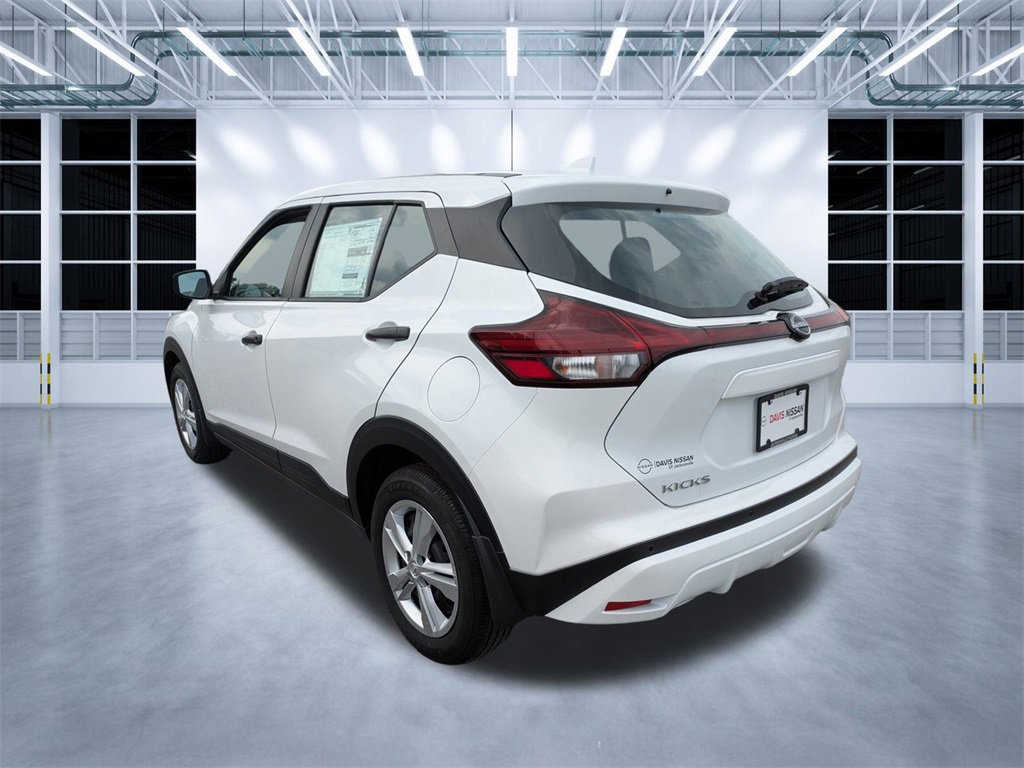 New 2025 Nissan Kicks Play S image 5