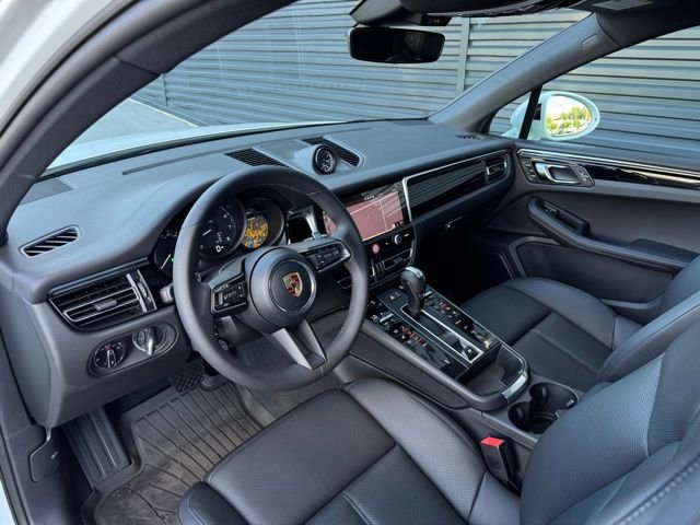 New 2026 Porsche Macan AWD/4WD image 4