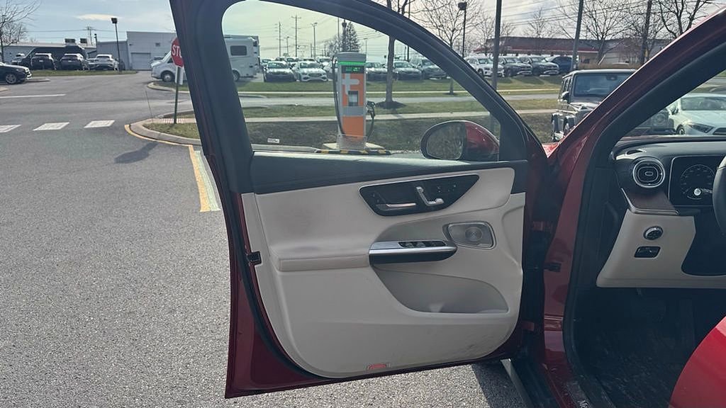 Used 2023 Mercedes-Benz GLC 300 4MATIC image 16