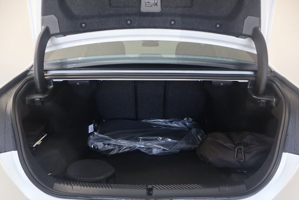 New 2026 BMW 550e xDrive w/ Executive Package image 8