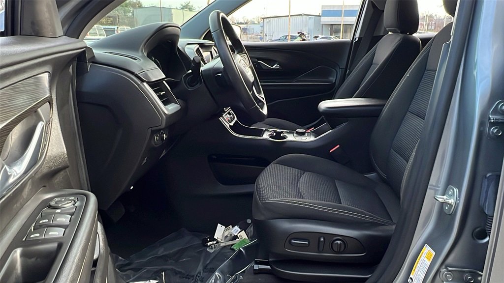 Used 2023 GMC Terrain SLE w/ Driver Convenience Package image 16