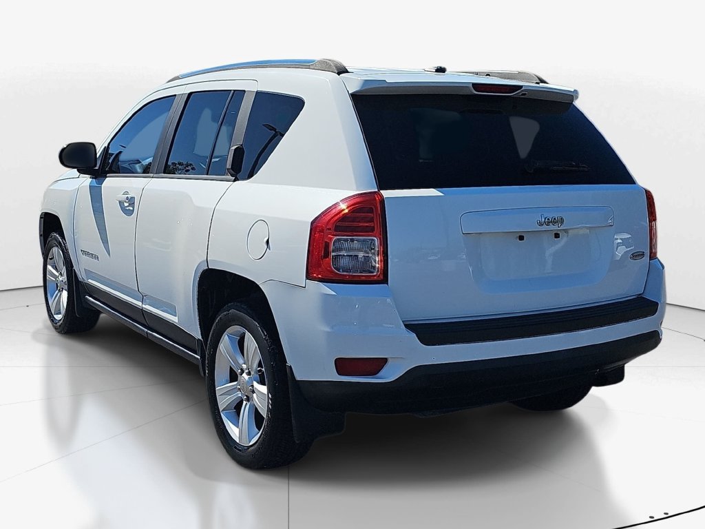 Used 2012 Jeep Compass Latitude FWD image 8