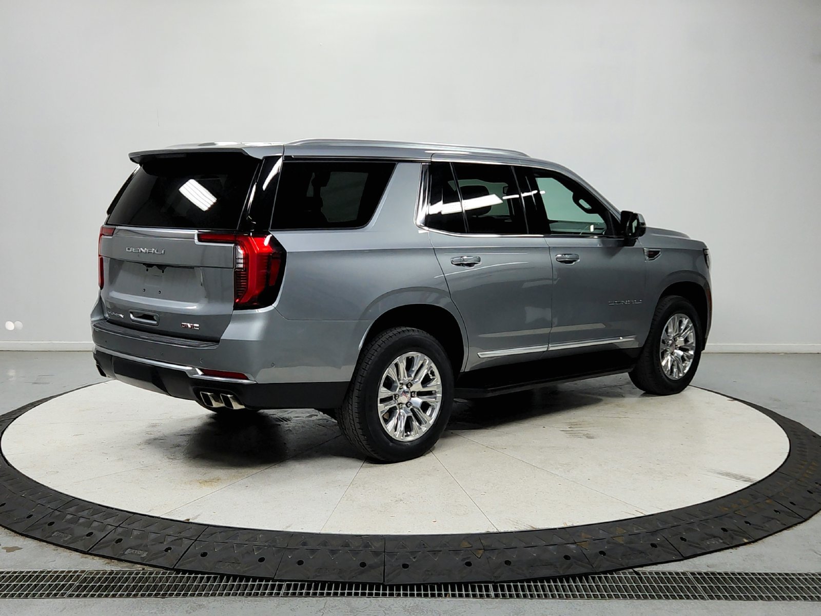 Used 2025 GMC Yukon Denali AWD/4WD image 8