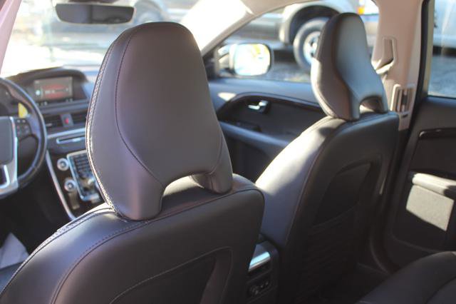 Used 2016 Volvo XC70 T5 Premier w/ Proximity Package image 24