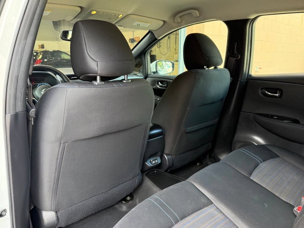 Used 2021 Nissan Leaf SV w/ SV Technology Package FWD image 12
