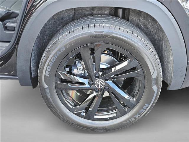 New 2026 Volkswagen Atlas Cross Sport SEL R-Line AWD/4WD image 10