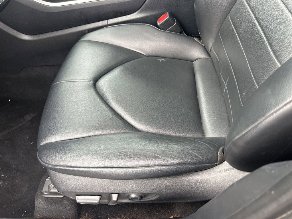 Used 2020 Toyota Highlander XLE image 17