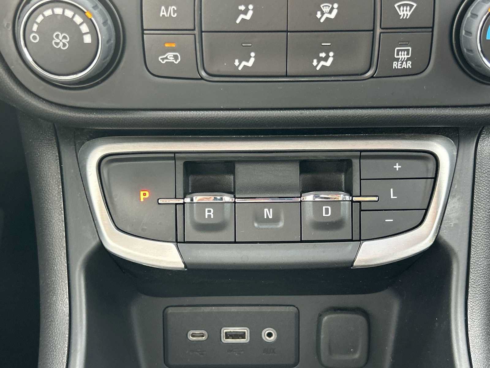 Used 2024 GMC Terrain SLE FWD image 19