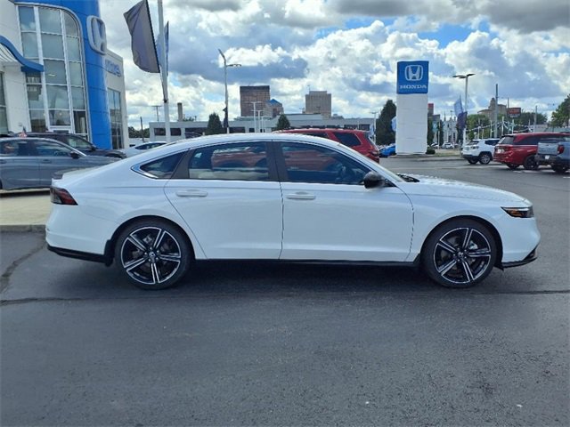 Used 2025 Honda Accord Sport image 2