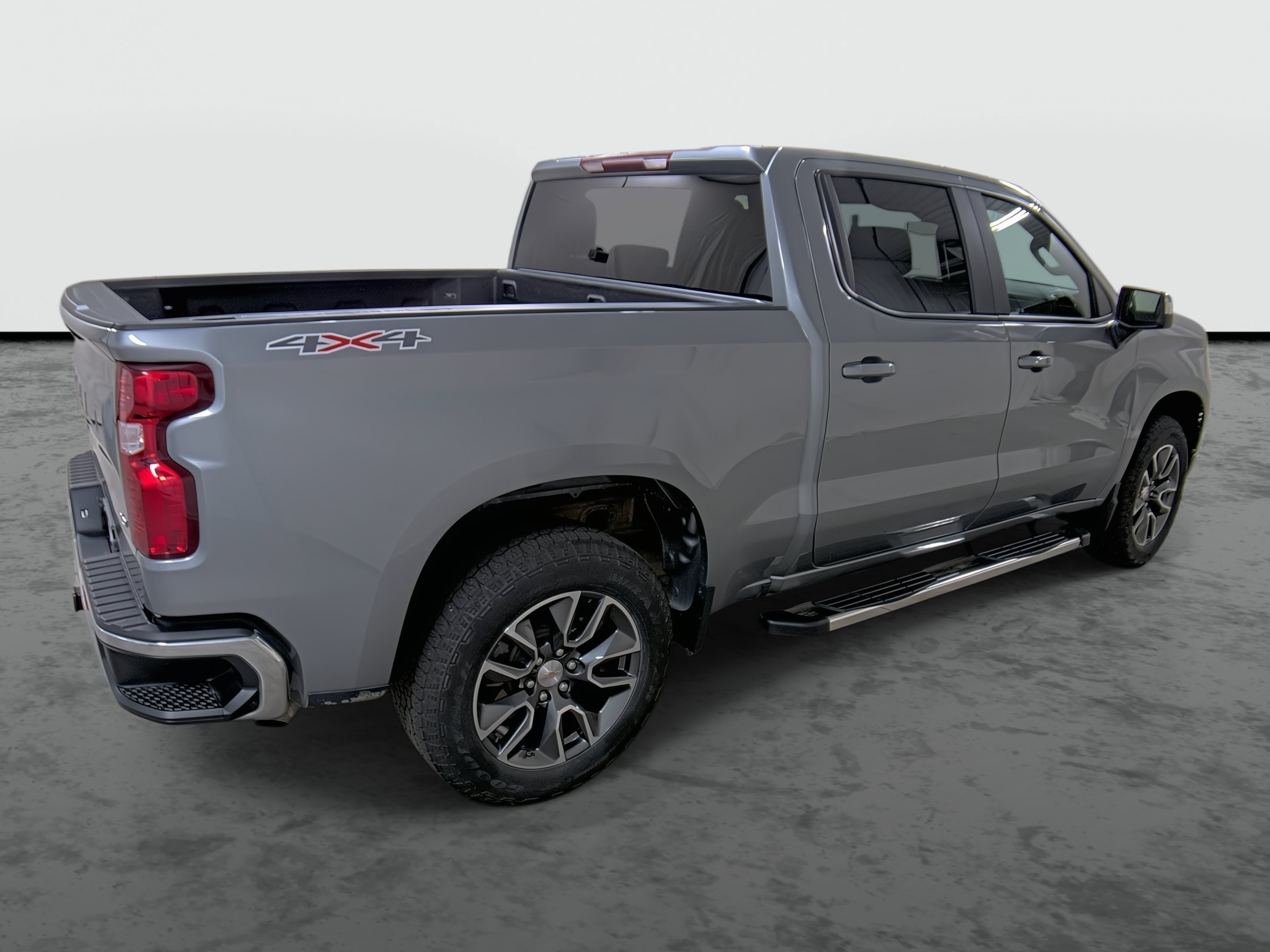 Used 2024 Chevrolet Silverado 1500 LT AWD/4WD image 4