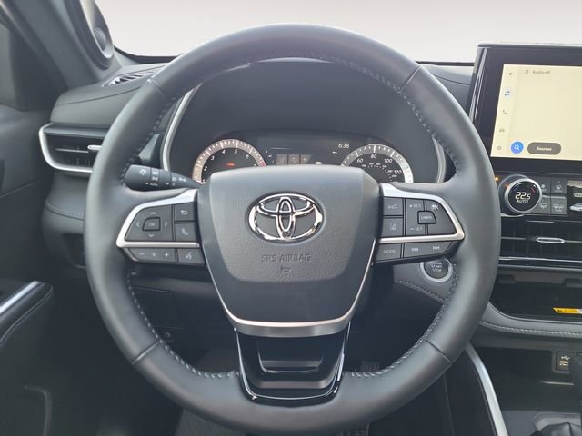 Used 2024 Toyota Highlander XLE image 17