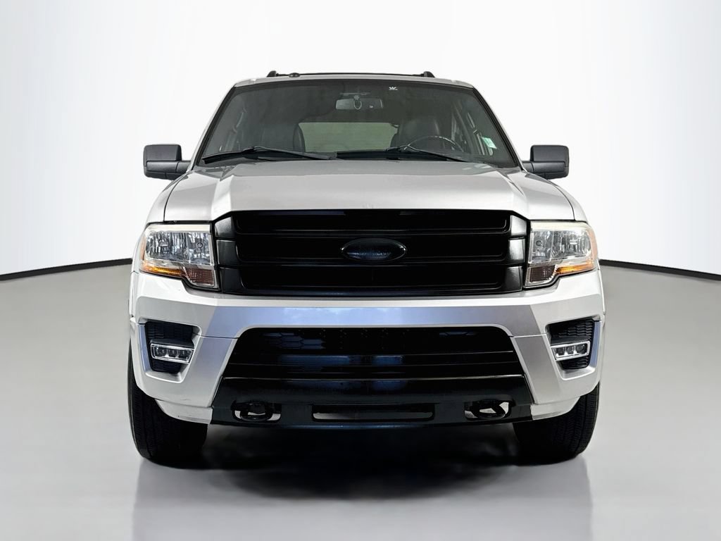 Used 2016 Ford Expedition XLT w/ Equipment Group 202A AWD/4WD image 2