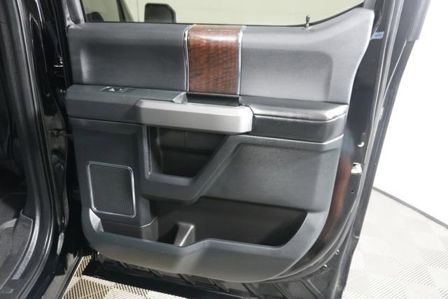 Used 2016 Ford F150 Platinum w/ Equipment Group 701A Luxury AWD/4WD image 33