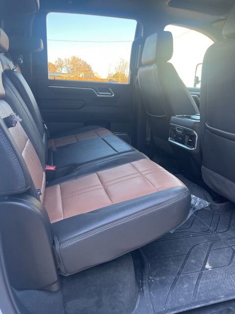 Used 2024 Chevrolet Silverado 2500 High Country w/ Technology Package image 9