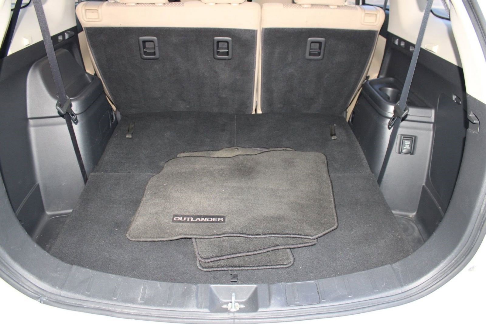 Used 2017 Mitsubishi Outlander SE image 29