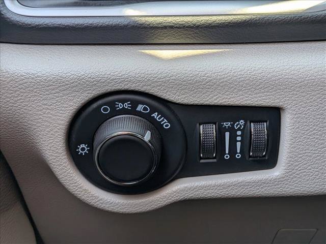 Used 2023 Chrysler Voyager LX FWD image 17