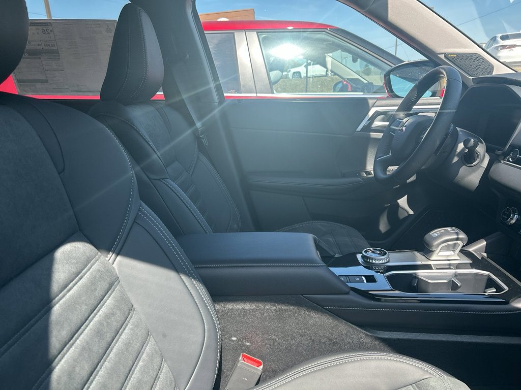 New 2025 Mitsubishi Outlander SE image 6