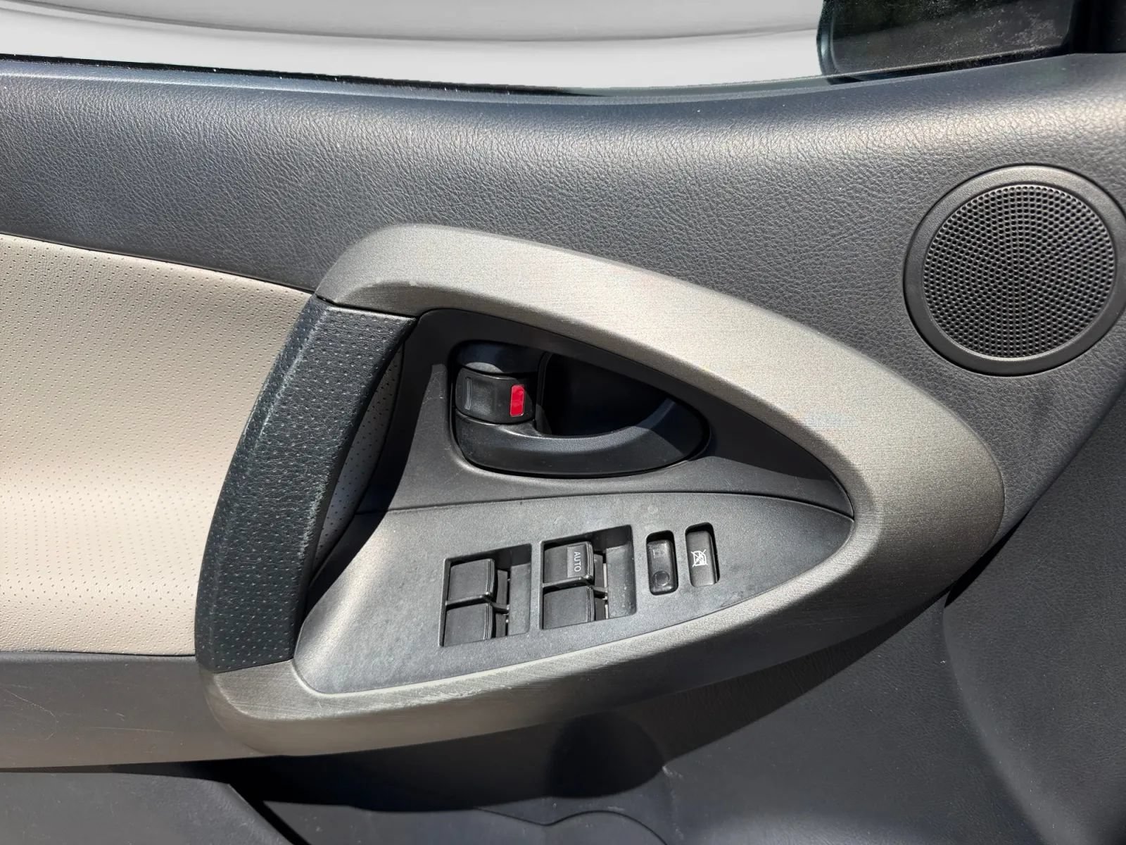 Used 2009 Toyota RAV4 Limited FWD image 14