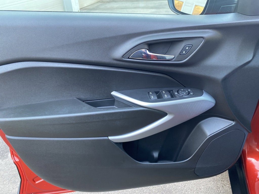 Used 2024 Chevrolet Trax RS w/ Sunroof Package image 20