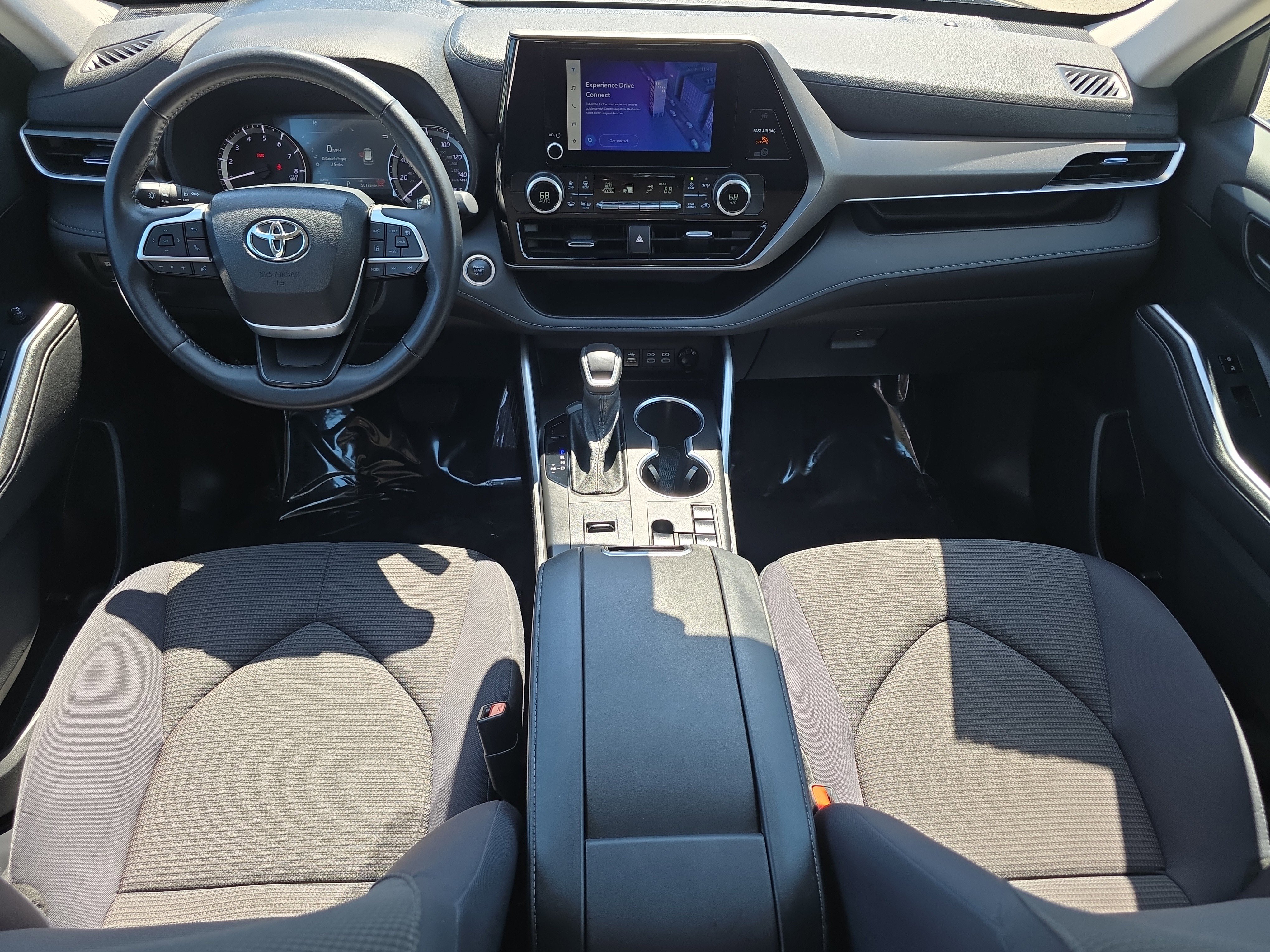 Used 2024 Toyota Highlander LE FWD image 19