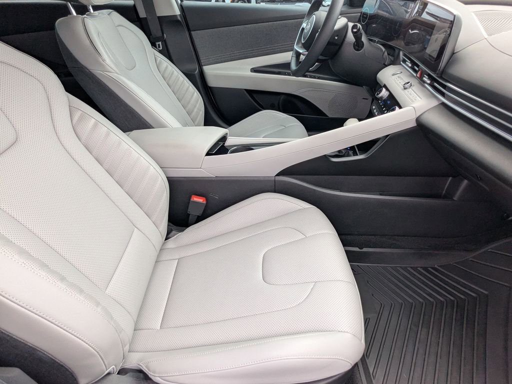 Certified 2025 Hyundai Elantra Limited image 20
