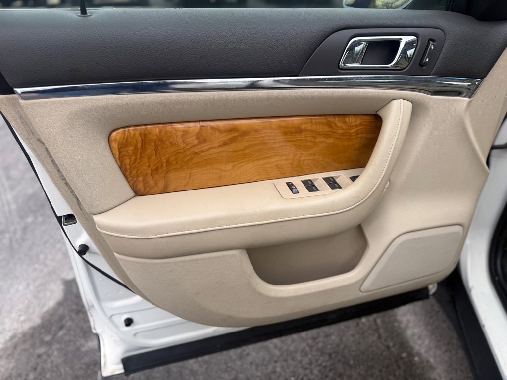 Used 2012 Lincoln MKS AWD image 20