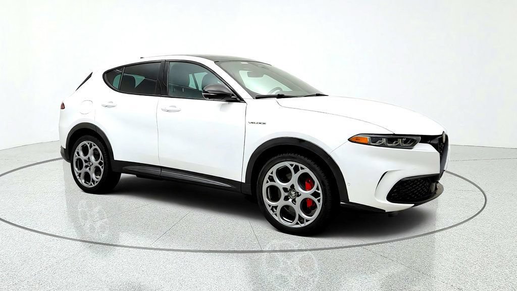 Used 2024 Alfa Romeo Tonale Veloce w/ Active Assist Package AWD/4WD image 3