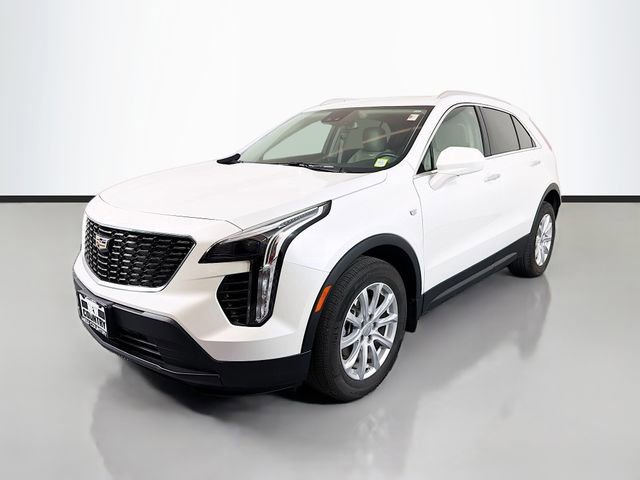 Used 2023 Cadillac XT4 Luxury w/ Cold Weather Package AWD/4WD image 3
